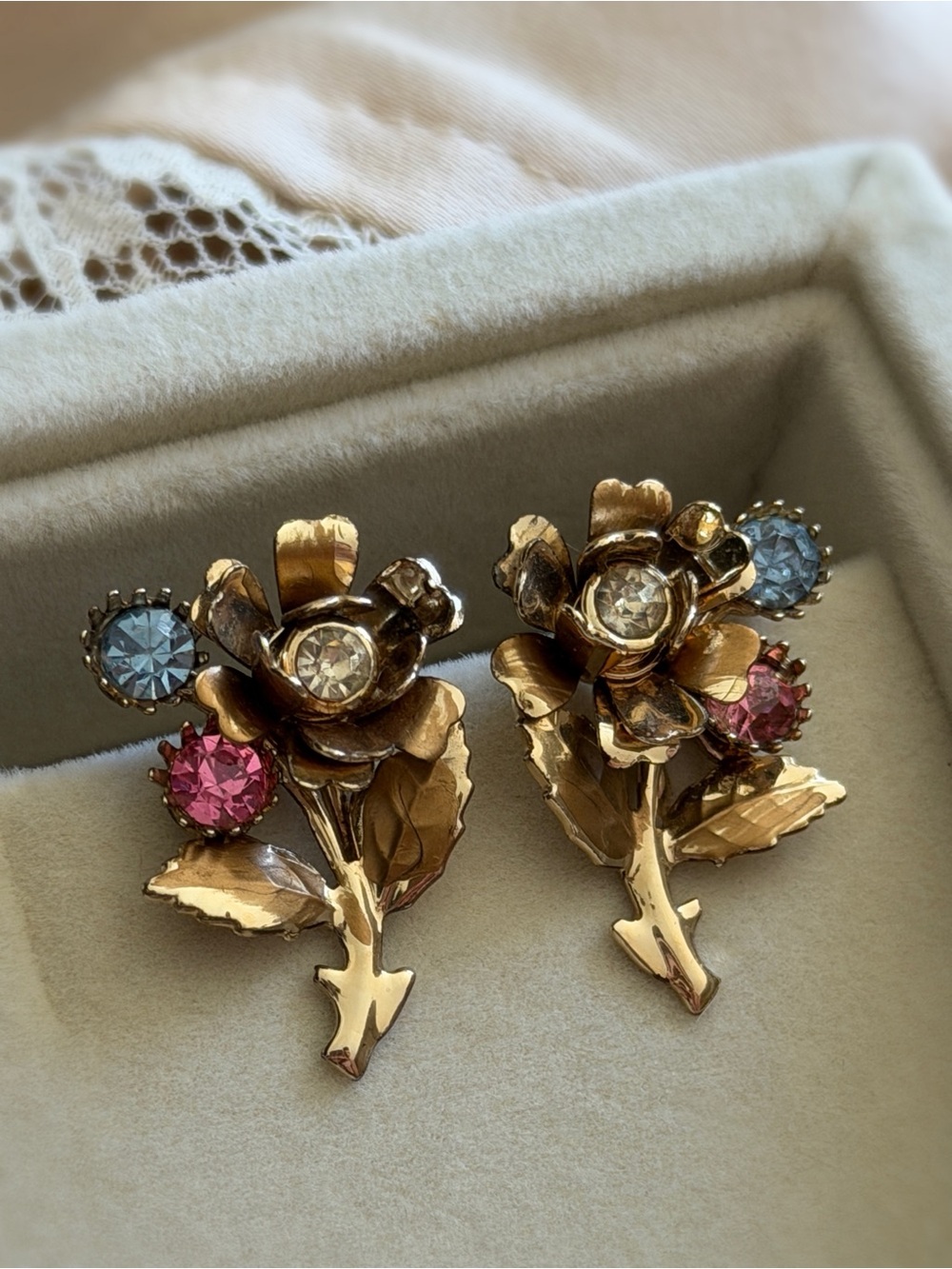 Vintage floral Rhinestone screw back earrings - Coquette earrings